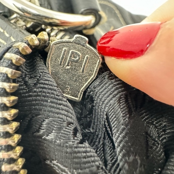 PRADA Vitello Daino Box Shoulder Bag Nero Black - Picture 10 of 11